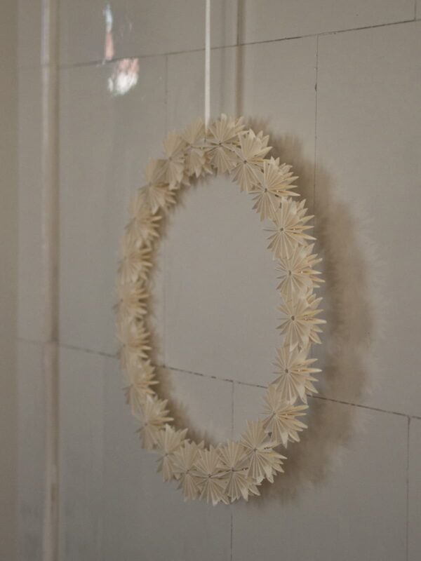 UNIK.HUS dbkd paper flake wreath square Papierkranz Schneeflocken Kranz