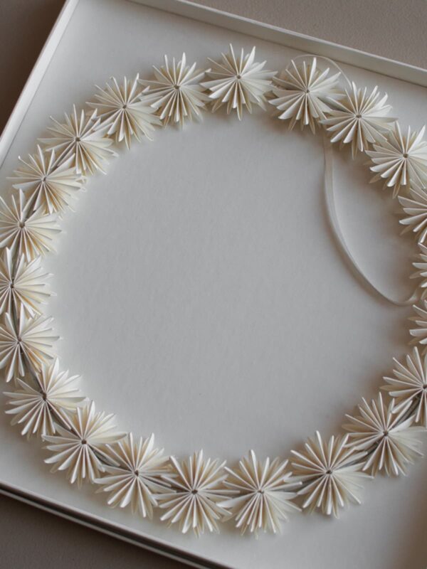 UNIK.HUS dbkd paper flake wreath square Papierkranz Schneeflocken Kranz