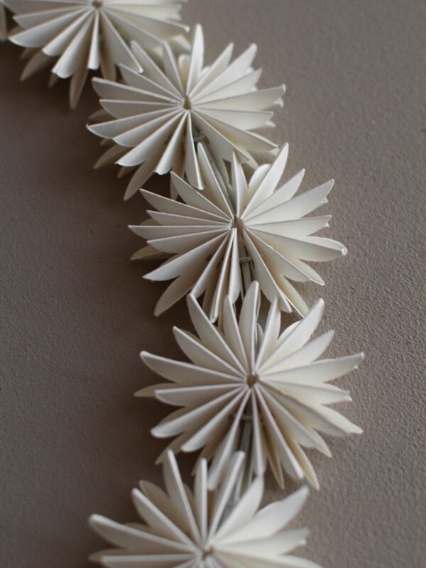 UNIK.HUS dbkd paper flake wreath square Papierkranz Schneeflocken Kranz