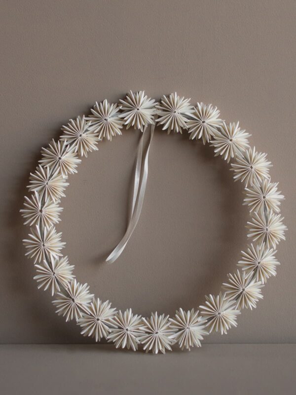UNIK.HUS dbkd paper flake wreath square Papierkranz Schneeflocken Kranz